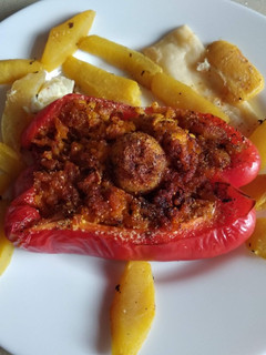 Una foto de Pimiento con arroz y yema