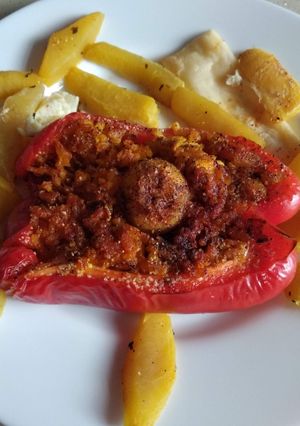 Una foto de Pimiento con arroz y yema