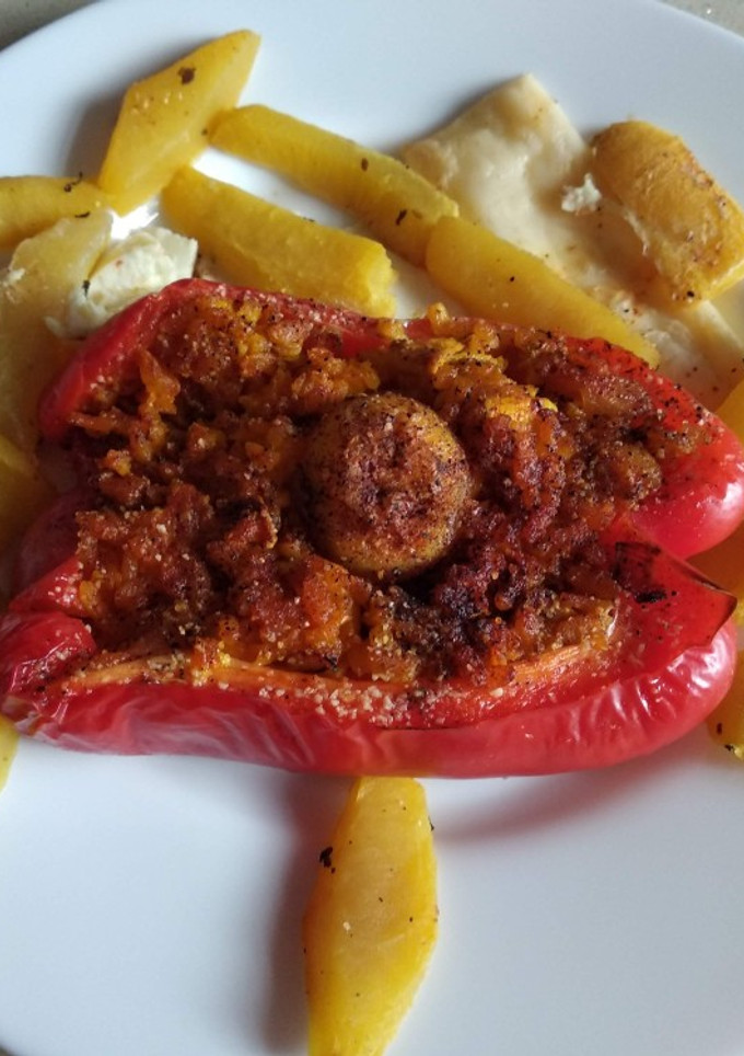 Una foto de Pimiento con arroz y yema