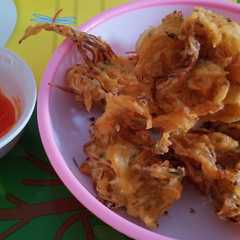 A picture of Bakwan sayur renyah dan gurih.