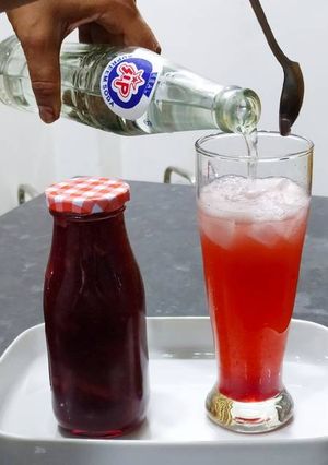 સ્ટ્રાેબેરી પોપ સોડા (strawbarry Pop Soda Recipe In Gujarati) રેસીપી મુખ્ય ફોટો