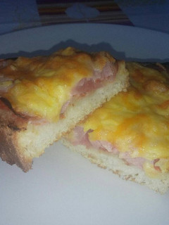 Una foto de Pan pizza extracrujiente (York con 4 quesos)