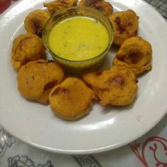 A picture of Kadi pakoda.
