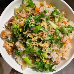20 mins crunchy chicken fried rice A picture of 20 mins crunchy chicken fried rice.