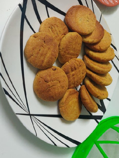 आटा, बेसन से बने काजू, बादाम बिस्कुट (Aata besan se bane kaju badam biscuit recipe in hindi) रेसिपी मुख्य फोटो