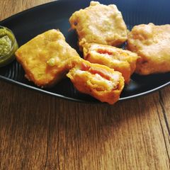 Stuff cheese chutney pakora A picture of Stuff cheese chutney pakora.