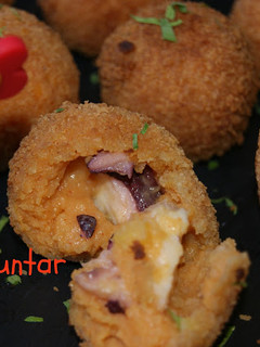 Una foto de Croquetas de pulpo a la gallega