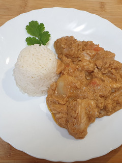 Una foto de Maafé (o mafé) de pollo. Comida Senegal