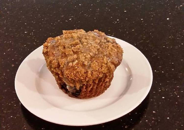 Recipe of Yummy Blueberry Strusel Muffins with a White Chocolaye Drizzle