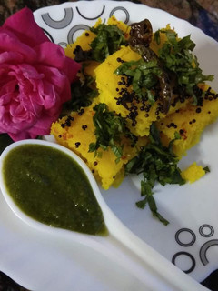 बेसन सूजी ढोकला (Besan Suji dhokla recipe in hindi) रेसिपी मुख्य फोटो