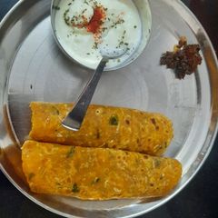 A picture of Mooli Kaddu Thepla Healthy Breakfast.