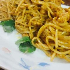 A picture of Tandori chicken spaghetti.