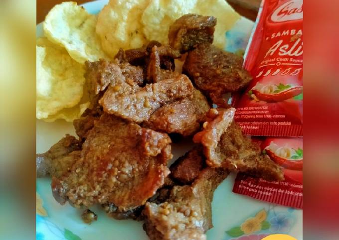 238. EmpaL Daging Ungkep Bumbu Ketumbar