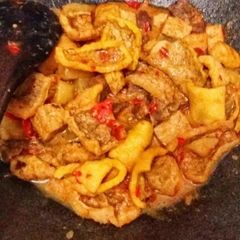 A picture of Krecek Tahu Santan / Crispy Cattle Skin & Tofu in Coconut Milk.