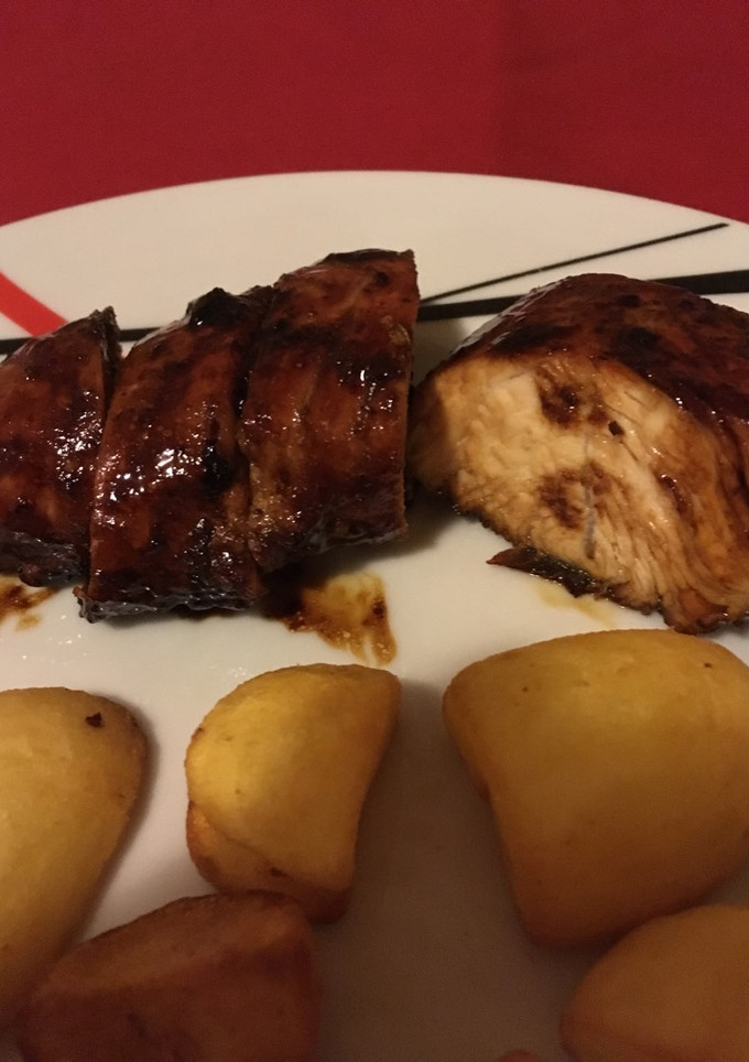 Una foto de Solomillo de pavo caramelizado con salsa de frambuesa