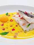 Spigola con gazpacho di melone e S.Daniele croccante
