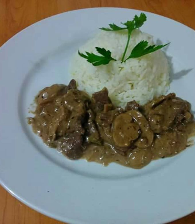 Una foto de Strogonoff de Carne con arroz