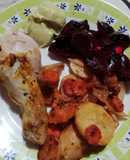 Pollo al horno con vegetales, ensalada y mayonesa de palta