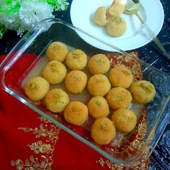 A picture of Turkish semolina biscuits.