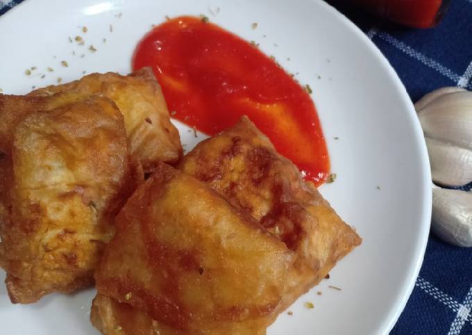 Bagaimana Membuat Martabak tahu kulit lumpia pedes yang Enak