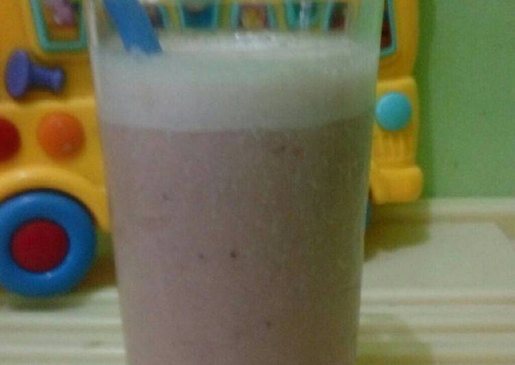 Smoothies strawberry-pisang