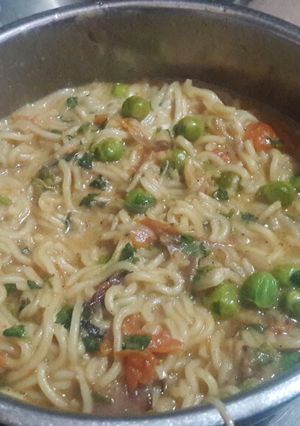 A picture of Masala maggi with Malai.