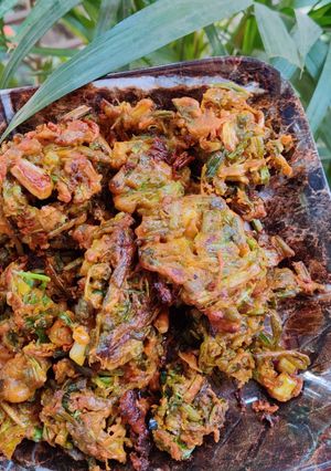 A picture of Green Onions Bhajiya.