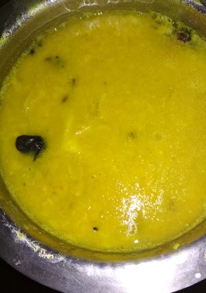 A picture of Masoor dal(red lentil).
