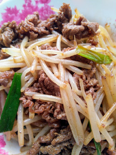 蔥爆銀芽牛肉(低醣生酮餐)(家常菜)(下酒菜)(鍋邊素)(一鍋到底料理) 的食譜成品照片