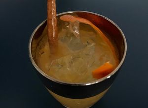 Una foto de Cóctel Peregrinos (Mezcal, mandarina y canela)
