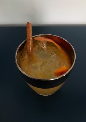 Una foto de Cóctel Peregrinos (Mezcal, mandarina y canela)