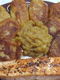 Una foto de Ñoquis de patata y coliflor con salsa de manzana