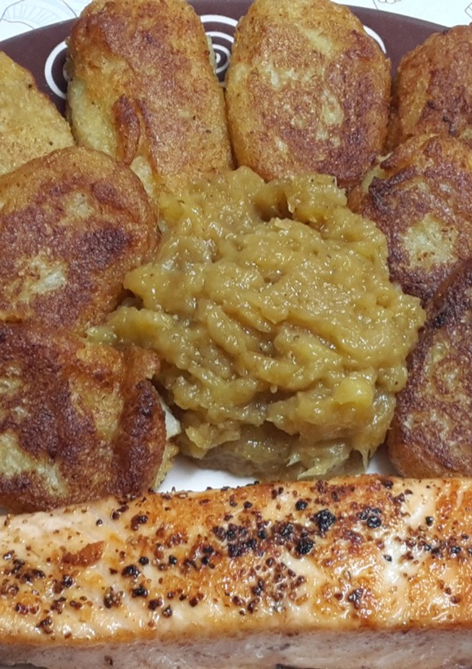 Una foto de Ñoquis de patata y coliflor con salsa de manzana