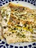 Filetes de abadejo con ajo y perejil (en microondas)