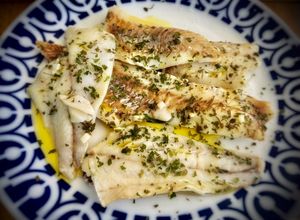 Una foto de Filetes de abadejo con ajo y perejil (en microondas)