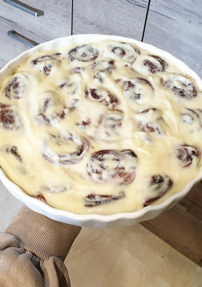 Cinnamon Rolls fehércsokis mázzal recept fotója