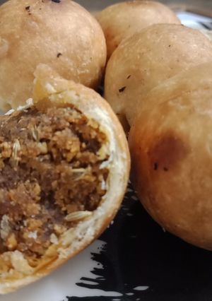 A picture of Dry Kachori.