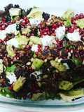Ensalada de Granada, brotes tiernos, nueces y vinagreta dulce