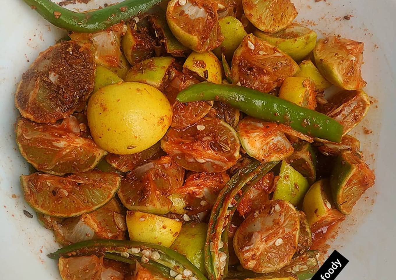 Neembu Mirch ka Instant Aachar/
 <br />Lemon and Green Chillies Instant