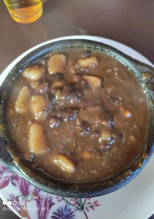 Una foto de Frijoles (porotos negros) guisados brasileños