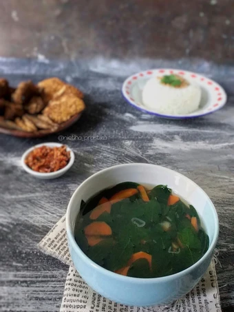 Cara Sederhana Membikin Resep  Sayur Bening Daun Katuk Wortel yang Lezat Sekali, Bikin Ketagihan