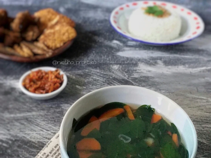 Cara Sederhana Membikin Resep  Sayur Bening Daun Katuk Wortel yang Lezat Sekali, Bikin Ketagihan