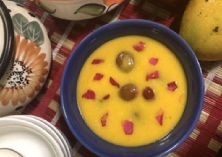 How to Prepare Any-night-of-the-week Mango custard with gulab jamun