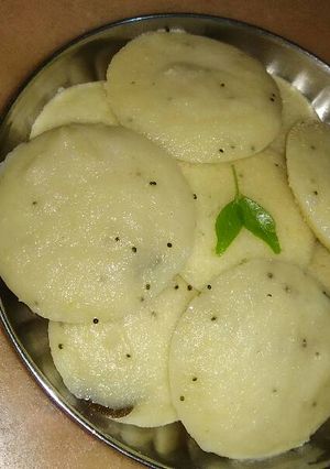 A picture of Rava idli.