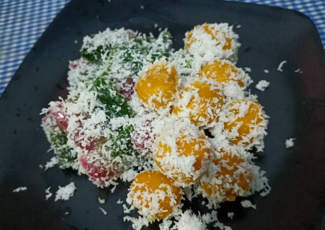 Kue latok klepon