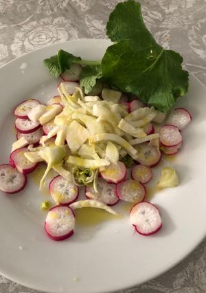 Una foto de Ensalada de rábano y bulbo de hinojo