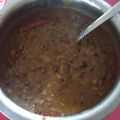 A picture of Dal makhni.