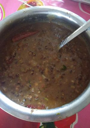 A picture of Dal makhni.