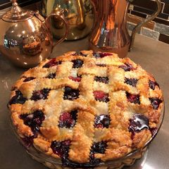 A picture of Fresh Mixed Berry Pie.