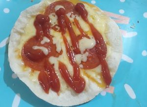 Una foto de Pizza de pepperoni en 5 minutos con sólo 3 ingredientes